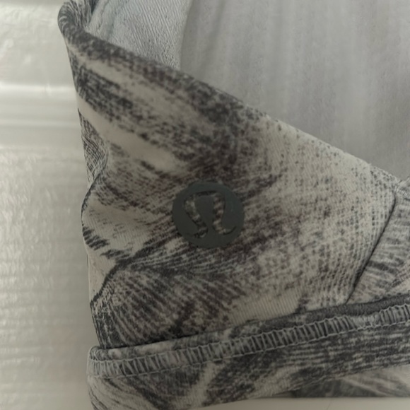 Lululemon Free To Be Zen Bra Size 8 - Picture 5 of 8